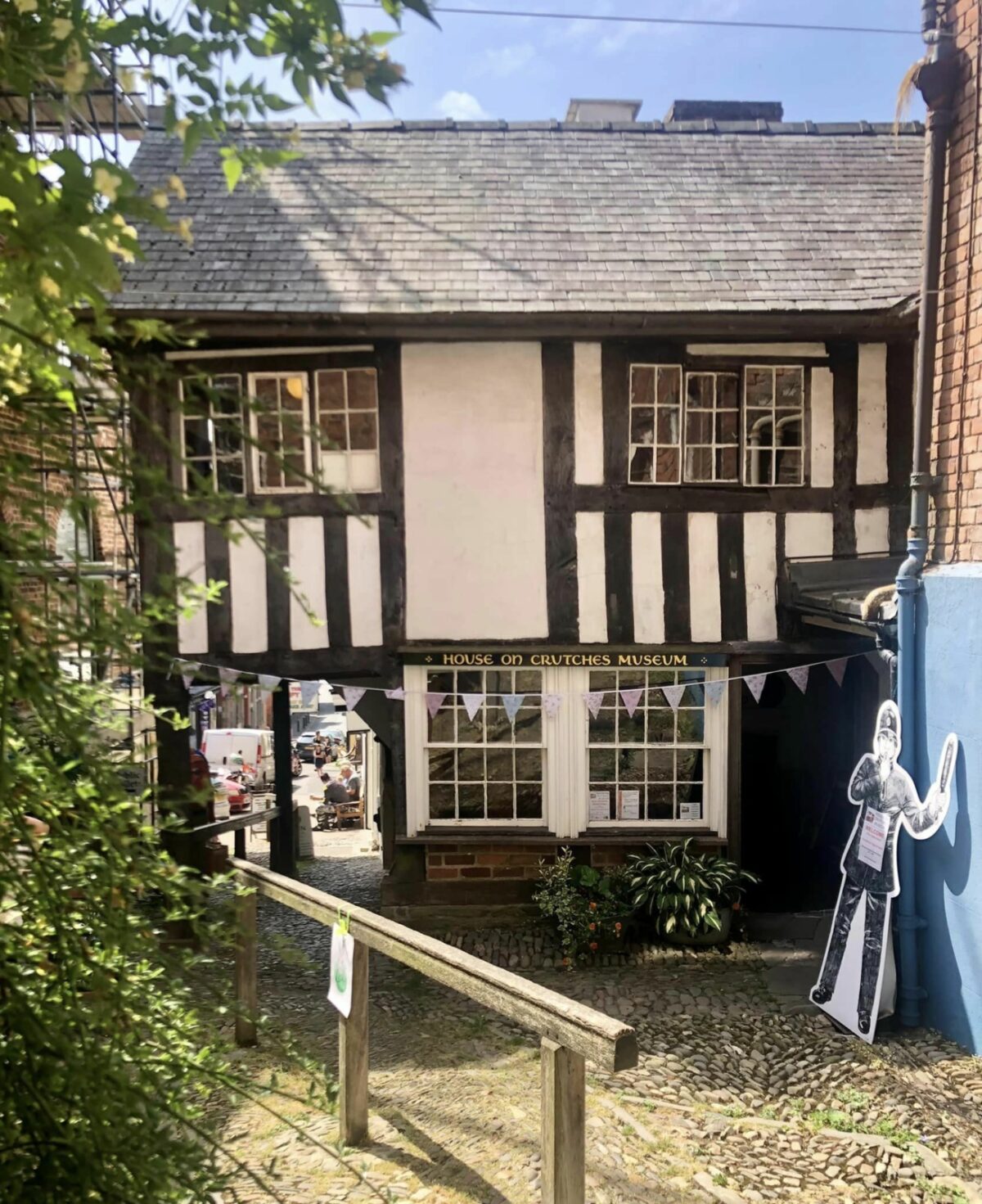 House on Crutches Museum